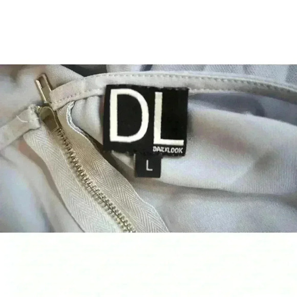 Daily Look Light Gray High-Low Hem Blouse with Back Zipper - Size L - Picture 5 of 15